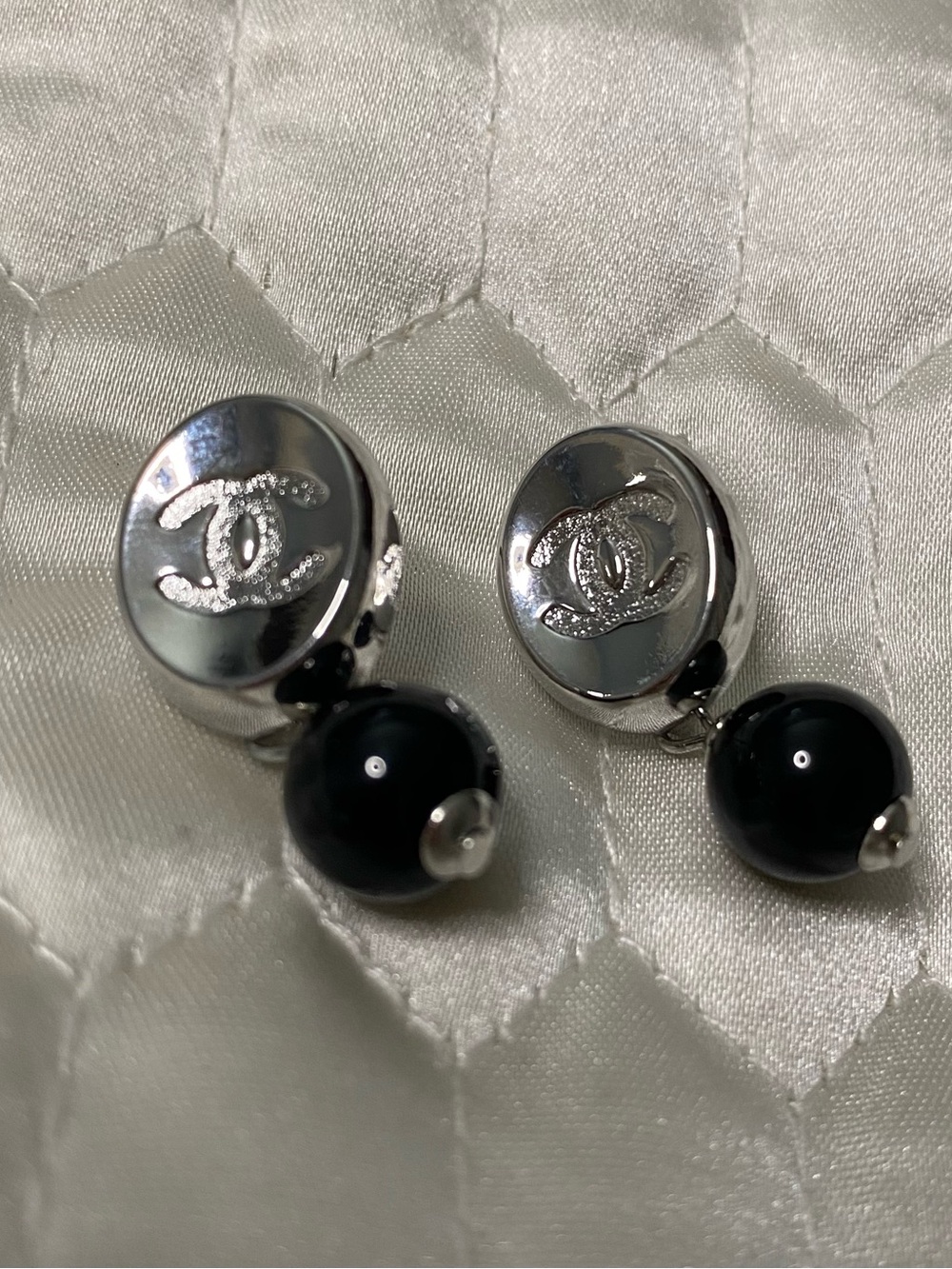 ChaneI. Silver - Tone and Faux Black Pearl Logo Dangle Earrings